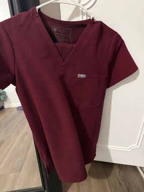 Figs V-Neck Scrub Top